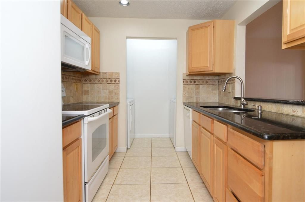 For Rent: $1,600 (2 beds, 1 baths, 1000 Square Feet)