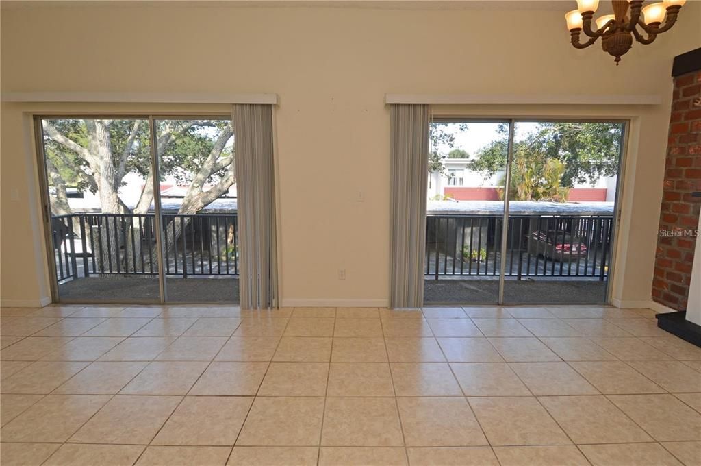 For Rent: $1,600 (2 beds, 1 baths, 1000 Square Feet)