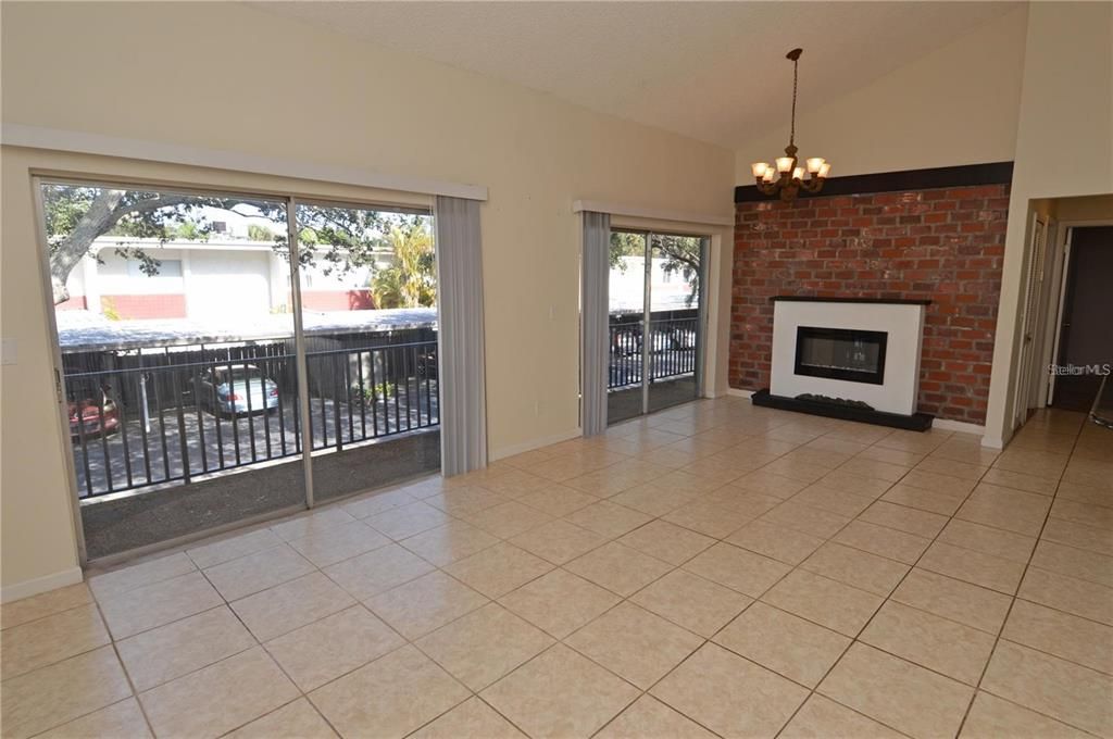 For Rent: $1,600 (2 beds, 1 baths, 1000 Square Feet)