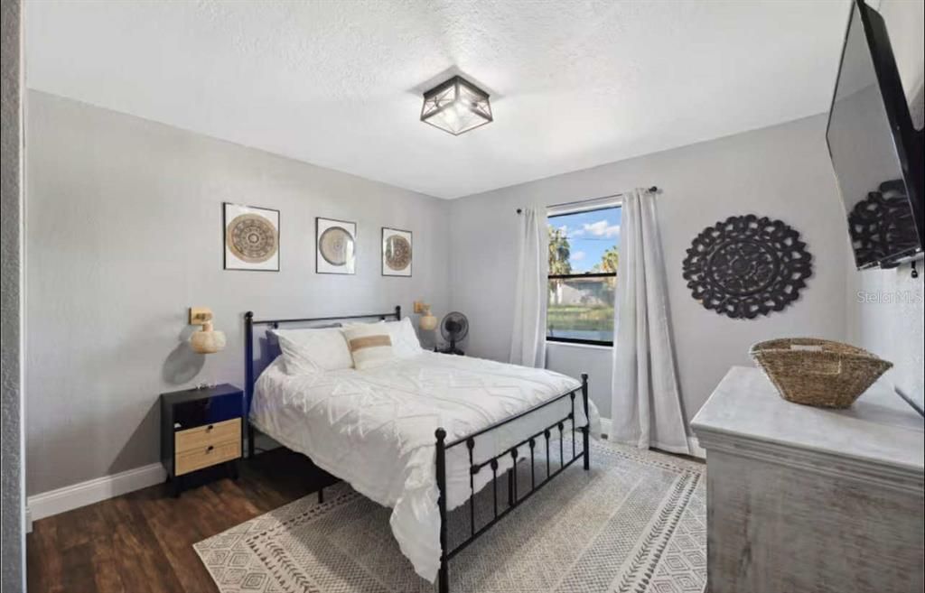 待售: $950,000 (3 贝兹, 2 浴室, 2393 平方英尺)