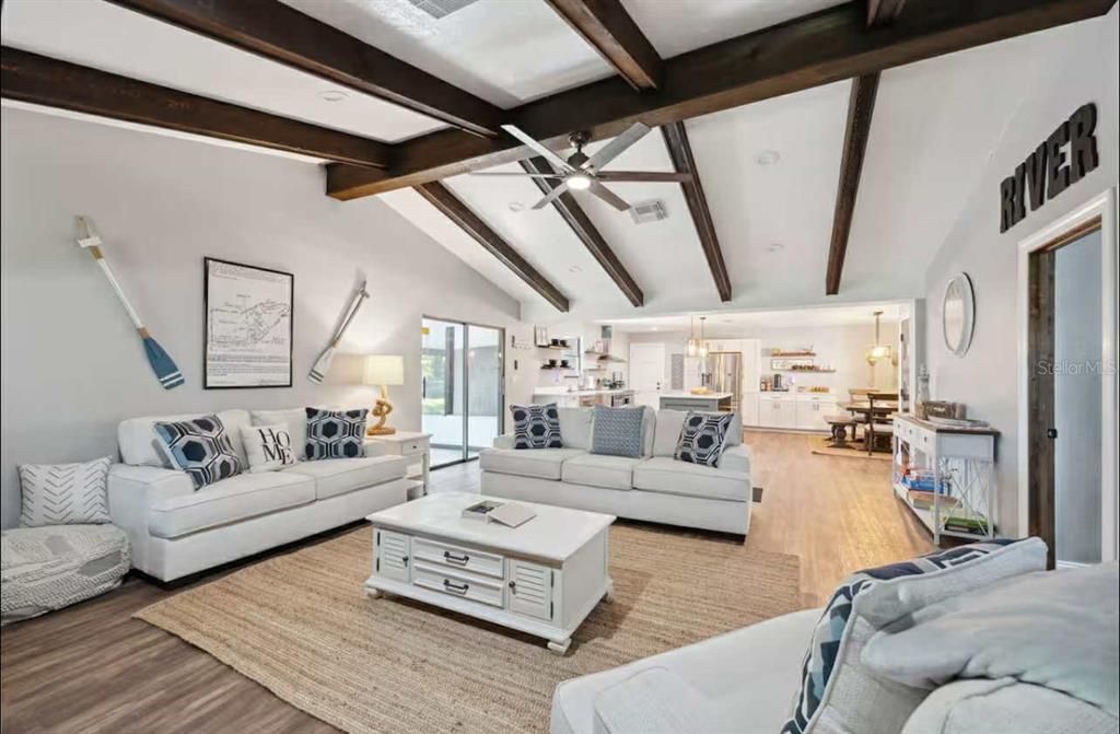 待售: $950,000 (3 贝兹, 2 浴室, 2393 平方英尺)