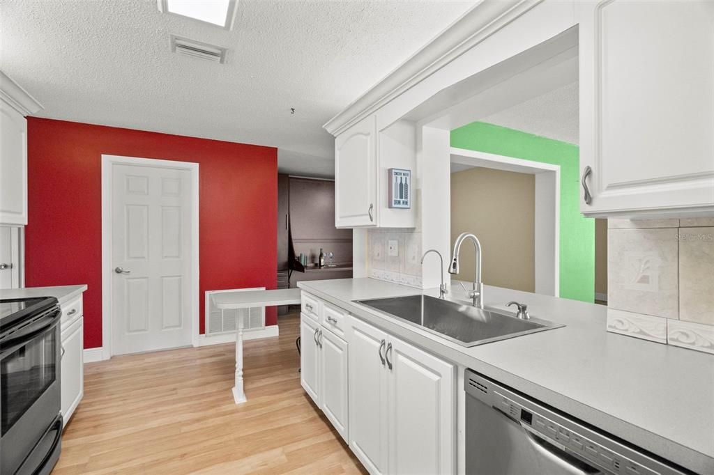 En Venta: $329,000 (2 camas, 2 baños, 1682 Pies cuadrados)