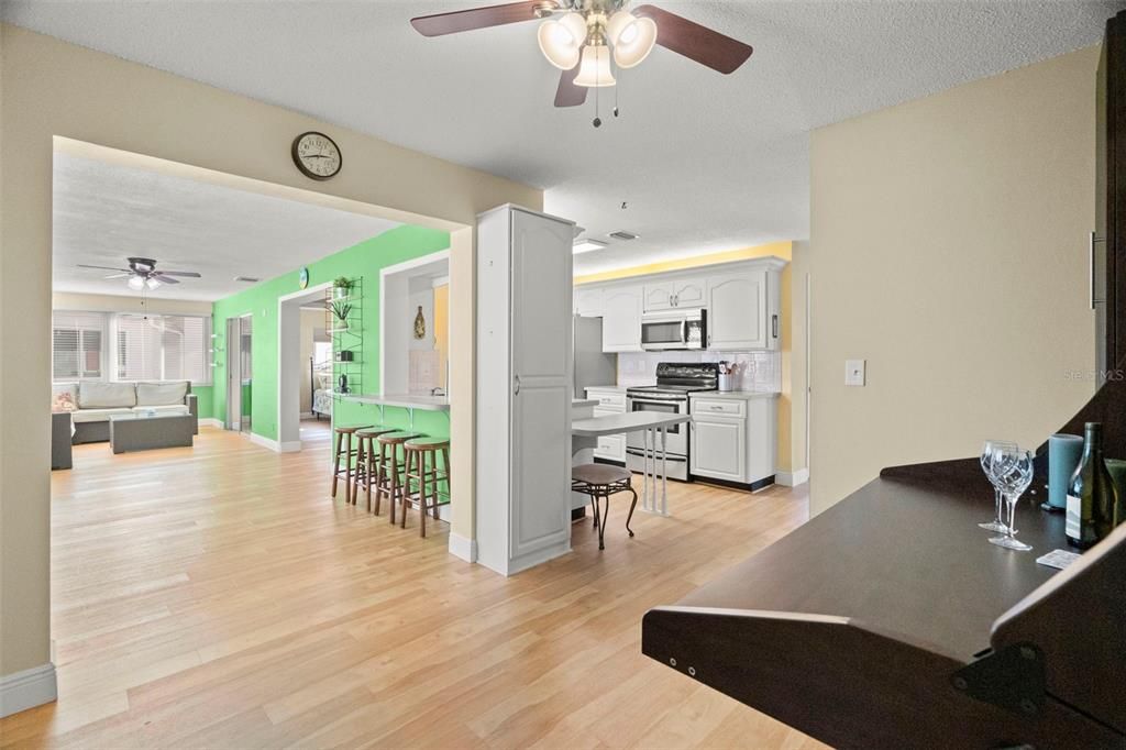 En Venta: $329,000 (2 camas, 2 baños, 1682 Pies cuadrados)