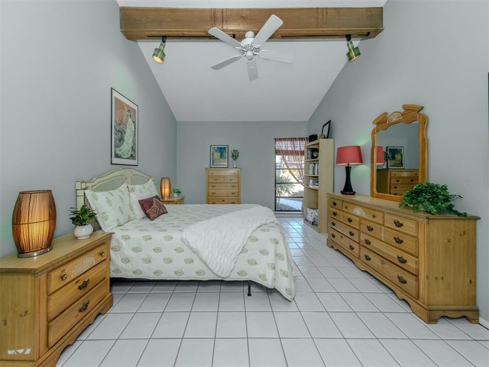 For Sale: $439,900 (2 beds, 2 baths, 1754 Square Feet)