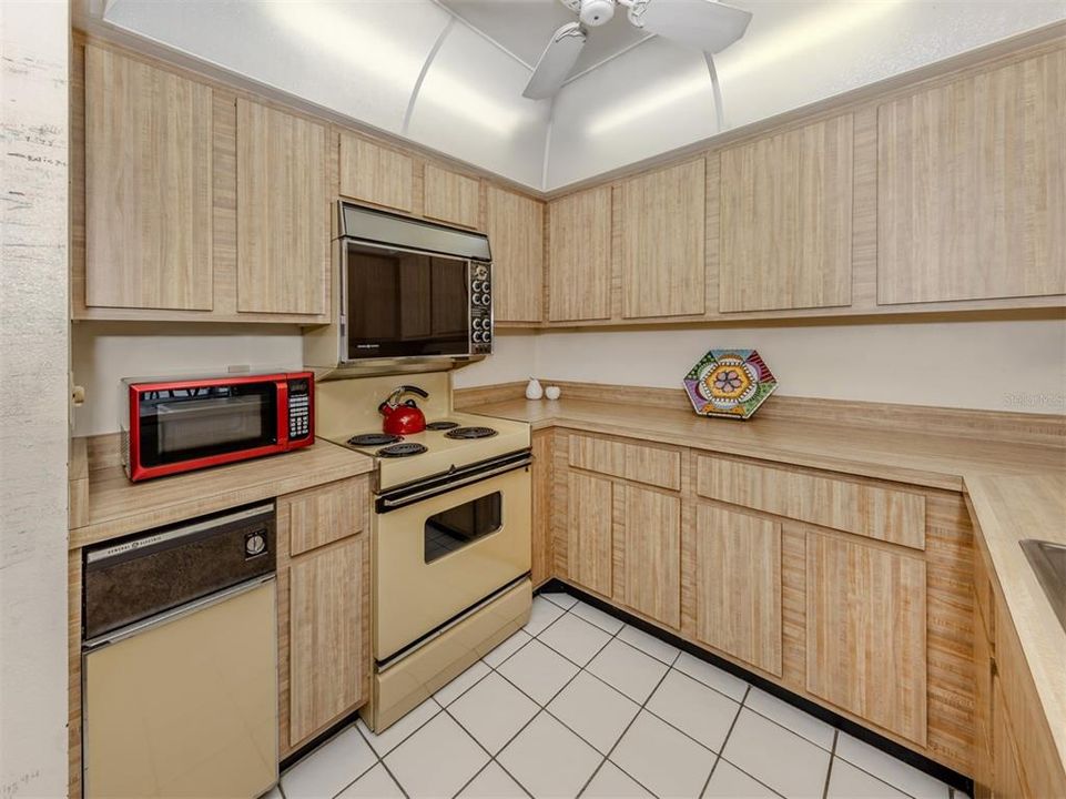 For Sale: $439,900 (2 beds, 2 baths, 1754 Square Feet)