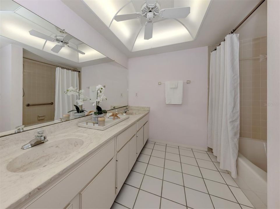 For Sale: $439,900 (2 beds, 2 baths, 1754 Square Feet)