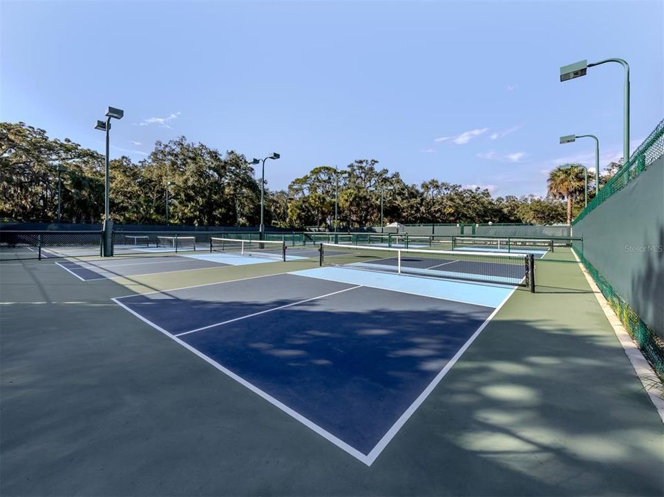 For Sale: $439,900 (2 beds, 2 baths, 1754 Square Feet)