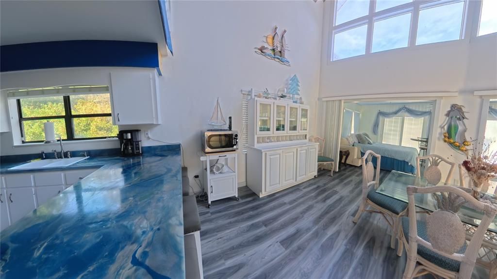 出租: $3,600 (2 贝兹, 2 浴室, 1860 平方英尺)