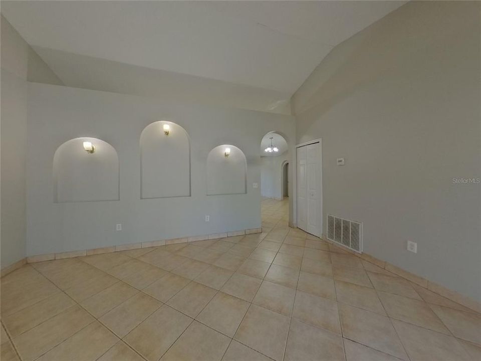 合同活跃: $1,799 (3 贝兹, 2 浴室, 1960 平方英尺)