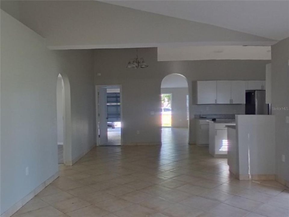 合同活跃: $1,799 (3 贝兹, 2 浴室, 1960 平方英尺)