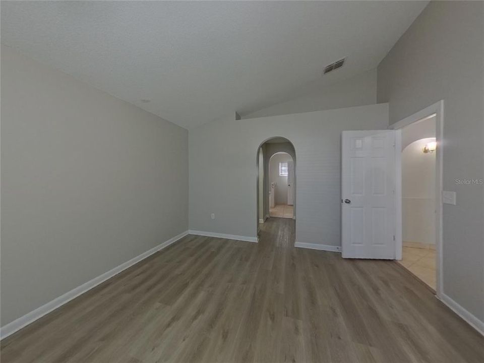 合同活跃: $1,799 (3 贝兹, 2 浴室, 1960 平方英尺)