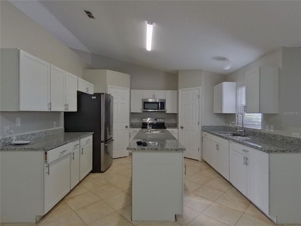 合同活跃: $1,799 (3 贝兹, 2 浴室, 1960 平方英尺)