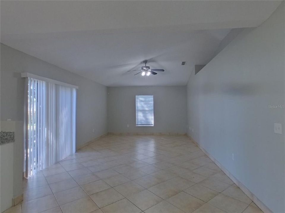 合同活跃: $1,799 (3 贝兹, 2 浴室, 1960 平方英尺)