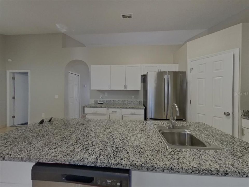 合同活跃: $1,799 (3 贝兹, 2 浴室, 1960 平方英尺)