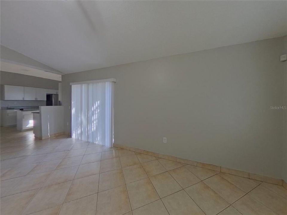 合同活跃: $1,799 (3 贝兹, 2 浴室, 1960 平方英尺)