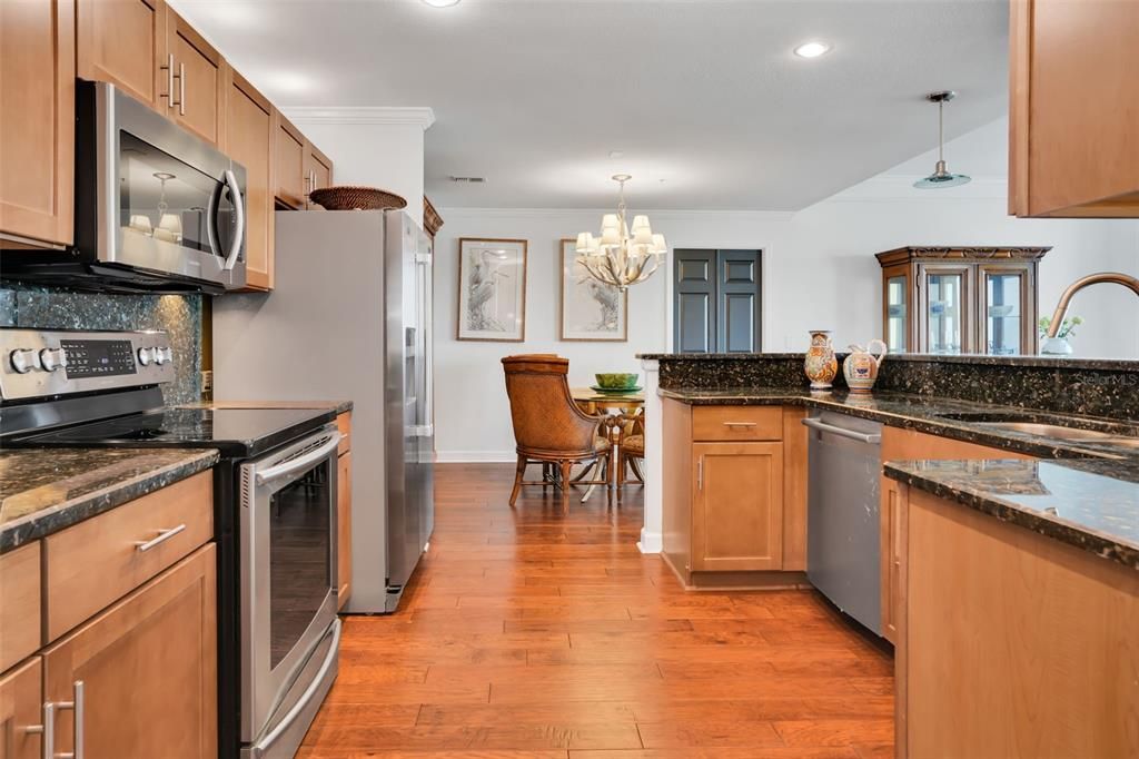 For Sale: $975,000 (2 beds, 2 baths, 1453 Square Feet)