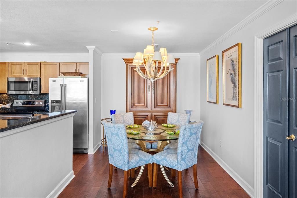 For Sale: $975,000 (2 beds, 2 baths, 1453 Square Feet)