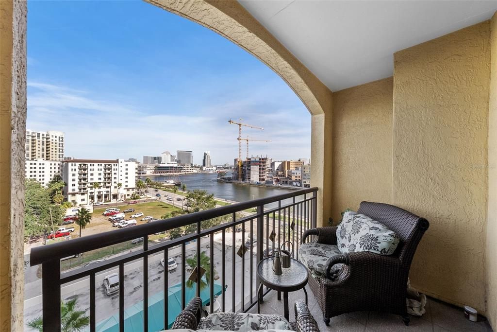 For Sale: $975,000 (2 beds, 2 baths, 1453 Square Feet)