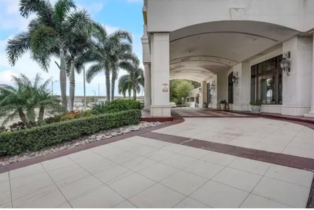 For Sale: $975,000 (2 beds, 2 baths, 1453 Square Feet)