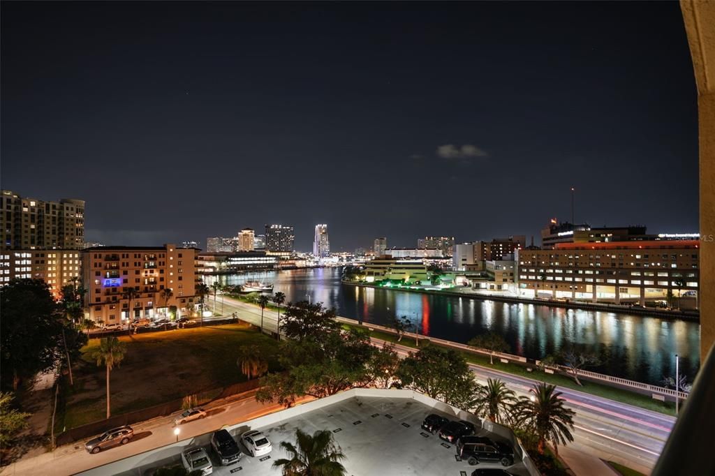 For Sale: $975,000 (2 beds, 2 baths, 1453 Square Feet)