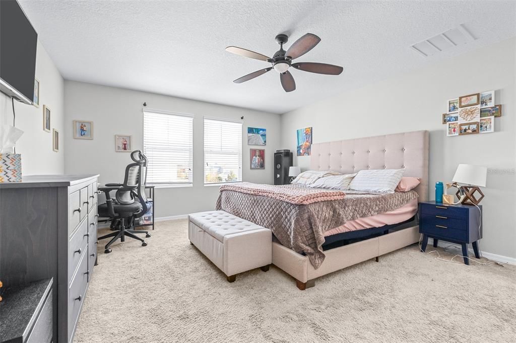 出租: $3,100 (5 贝兹, 3 浴室, 2466 平方英尺)