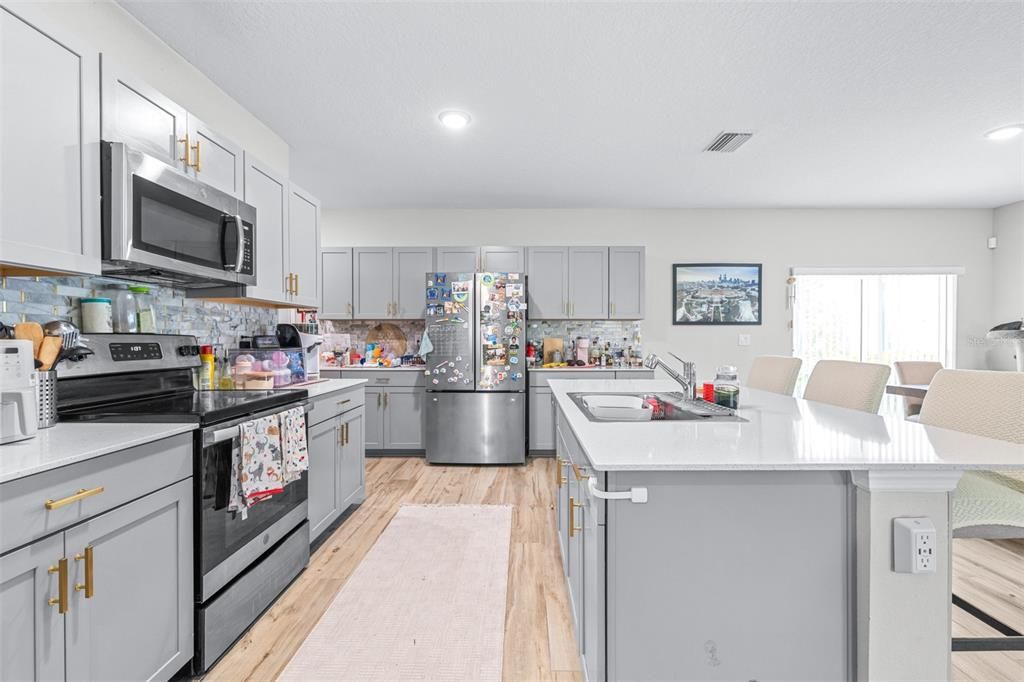 出租: $3,100 (5 贝兹, 3 浴室, 2466 平方英尺)