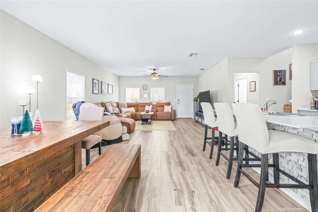 出租: $3,100 (5 贝兹, 3 浴室, 2466 平方英尺)