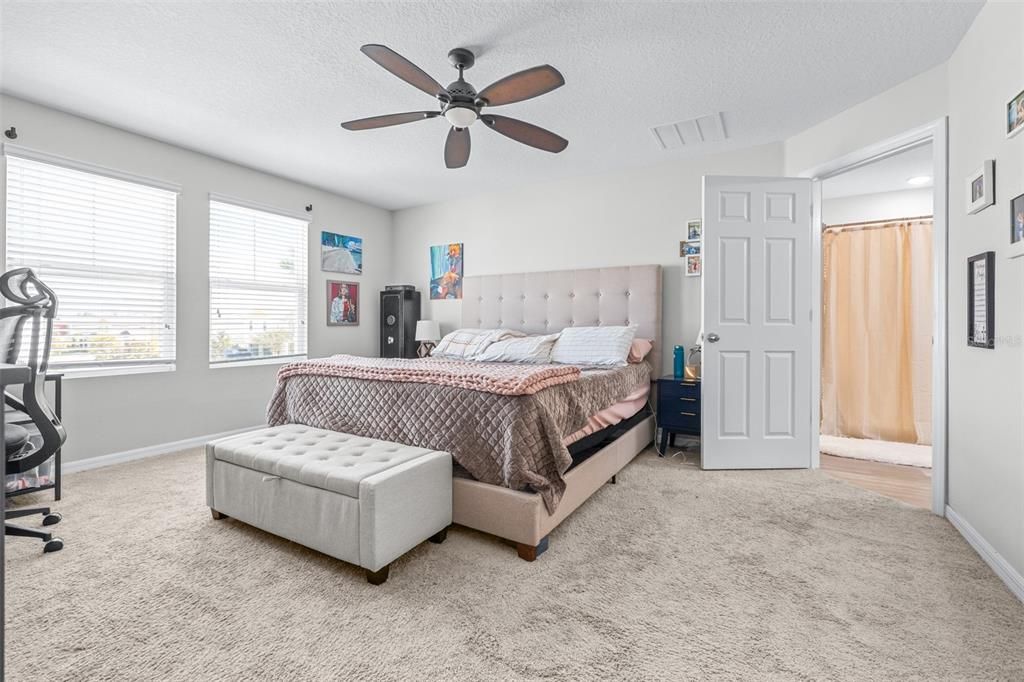 出租: $3,100 (5 贝兹, 3 浴室, 2466 平方英尺)