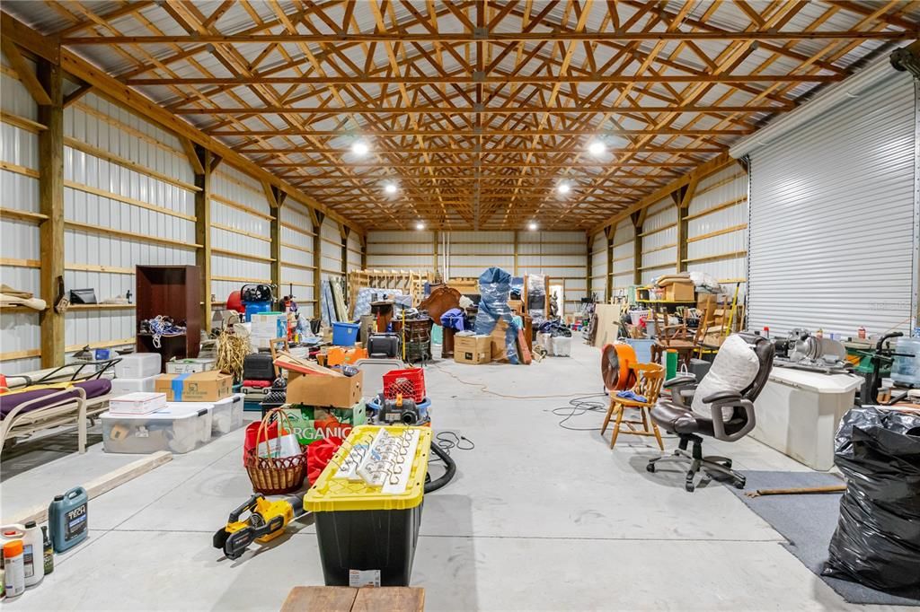 На продажу: $699,999 (9.66 acres)