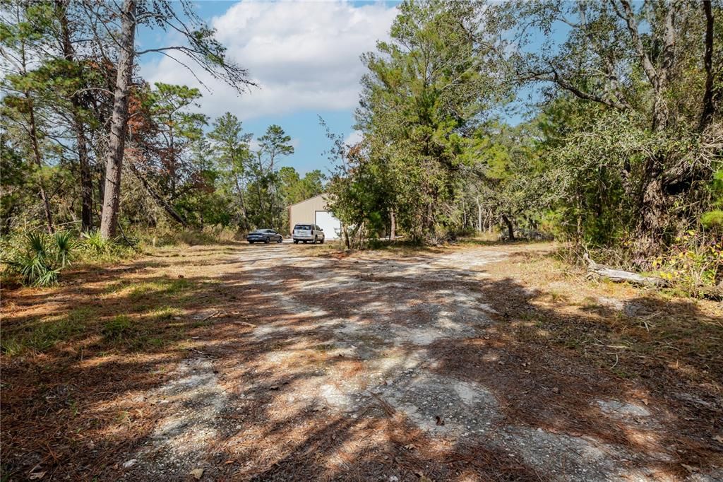 На продажу: $699,999 (9.66 acres)