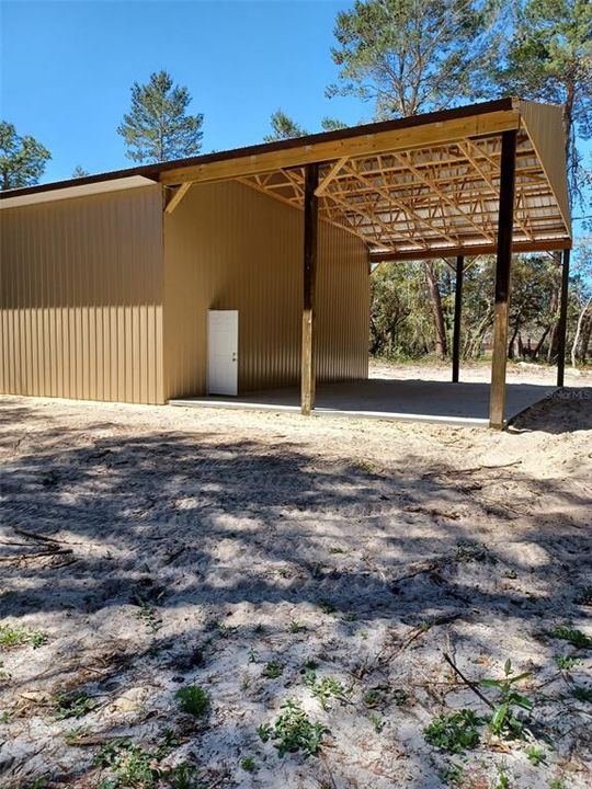 На продажу: $675,000 (9.66 acres)
