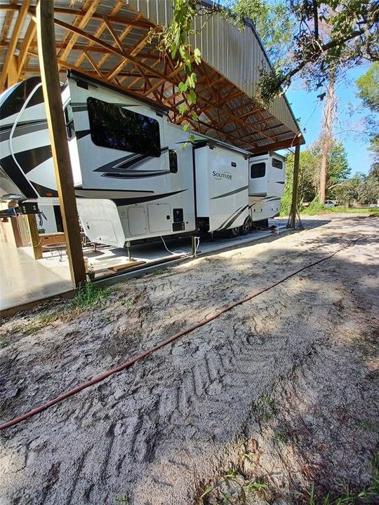 На продажу: $675,000 (9.66 acres)