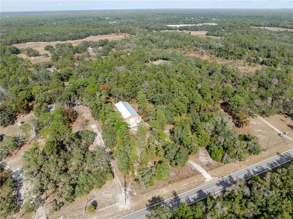 На продажу: $699,999 (9.66 acres)