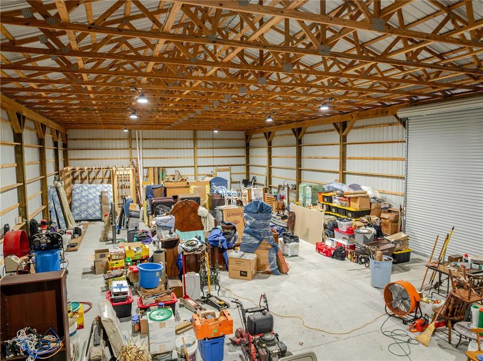 На продажу: $699,999 (9.66 acres)