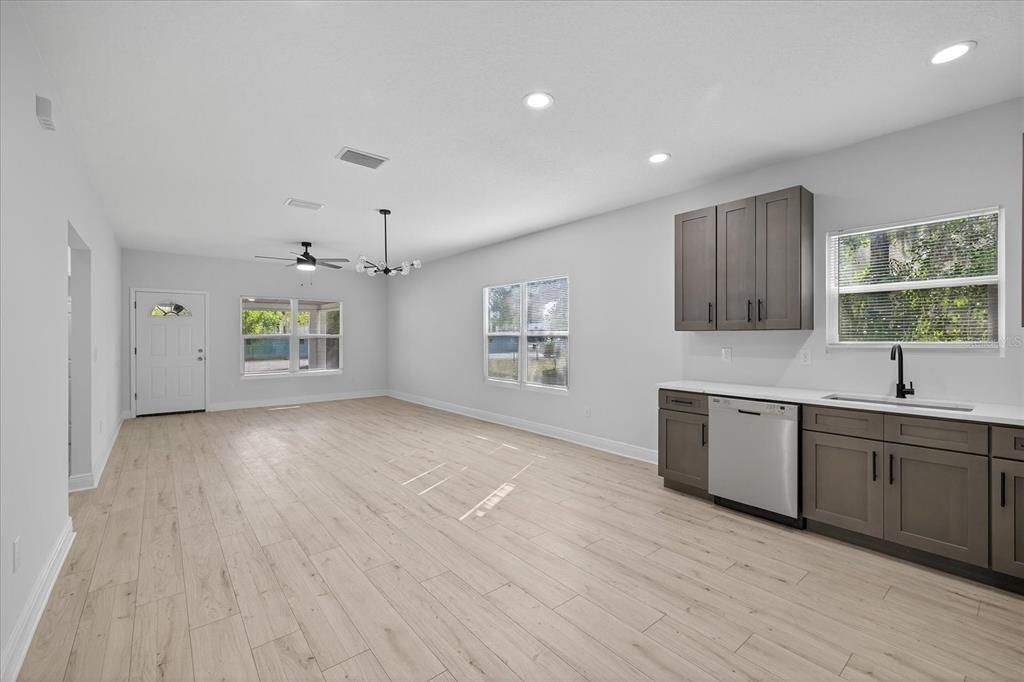 На продажу: $325,000 (3 спален, 2 ванн, 1340 Квадратных фут)