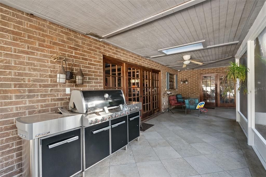 For Sale: $370,000 (4 beds, 3 baths, 2596 Square Feet)