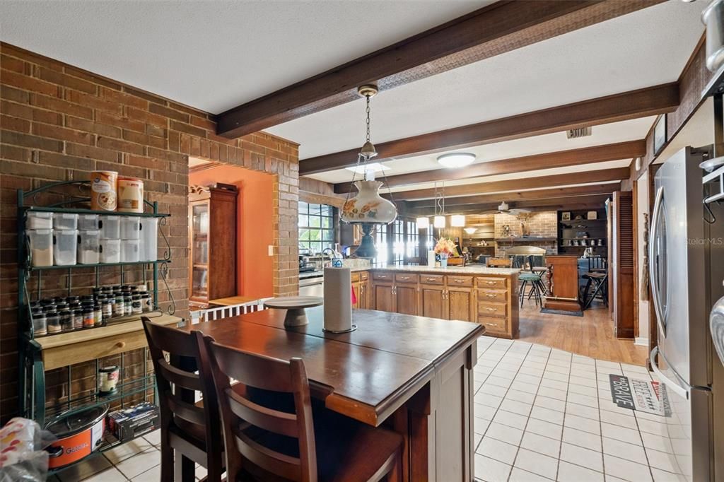 For Sale: $370,000 (4 beds, 3 baths, 2596 Square Feet)