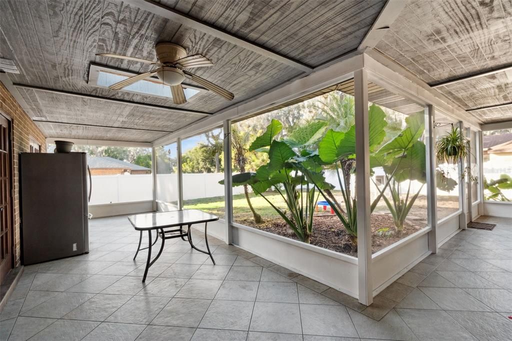 For Sale: $370,000 (4 beds, 3 baths, 2596 Square Feet)