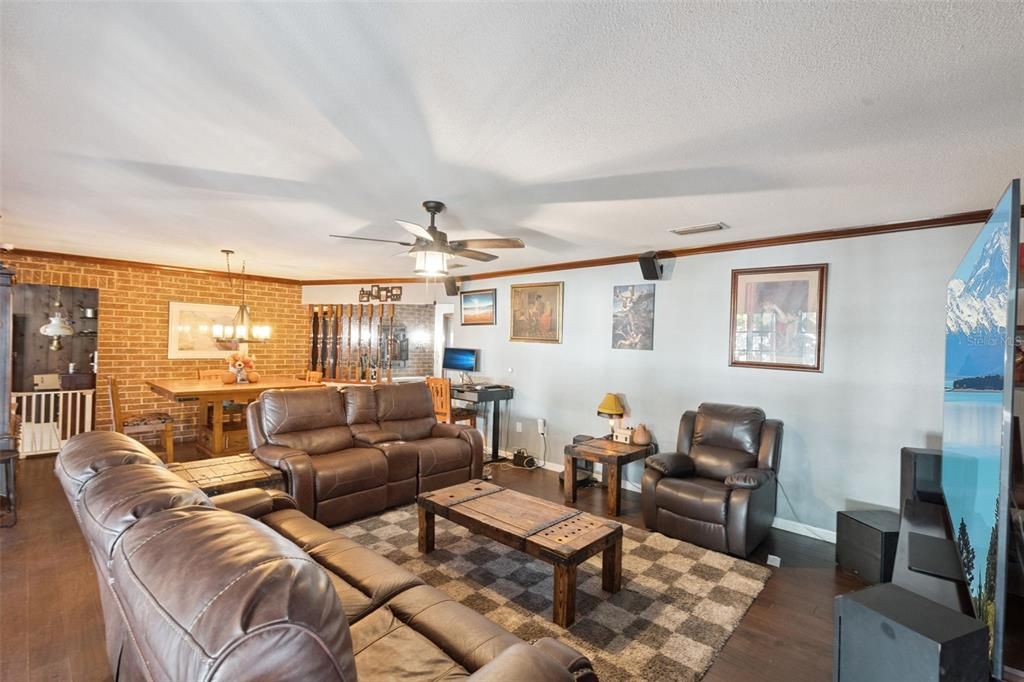 For Sale: $370,000 (4 beds, 3 baths, 2596 Square Feet)