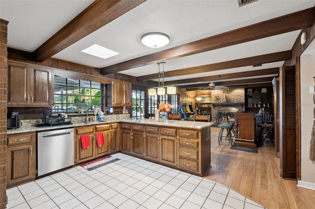 For Sale: $370,000 (4 beds, 3 baths, 2596 Square Feet)