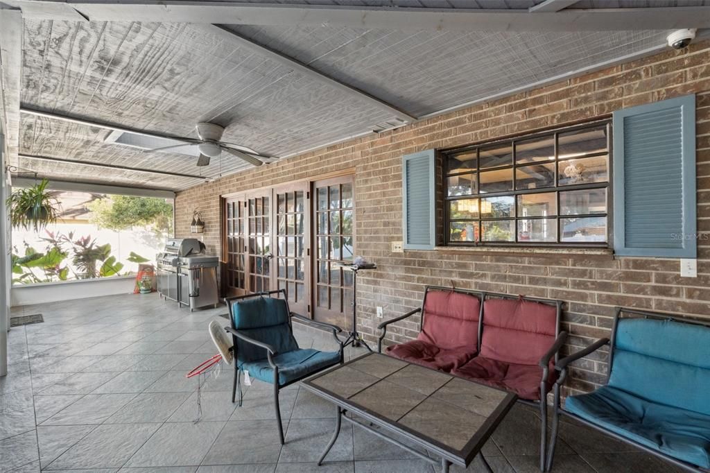 For Sale: $370,000 (4 beds, 3 baths, 2596 Square Feet)