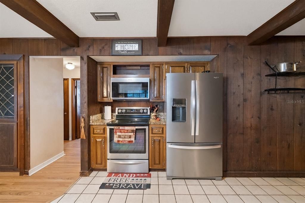 For Sale: $370,000 (4 beds, 3 baths, 2596 Square Feet)