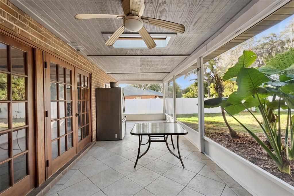 For Sale: $370,000 (4 beds, 3 baths, 2596 Square Feet)