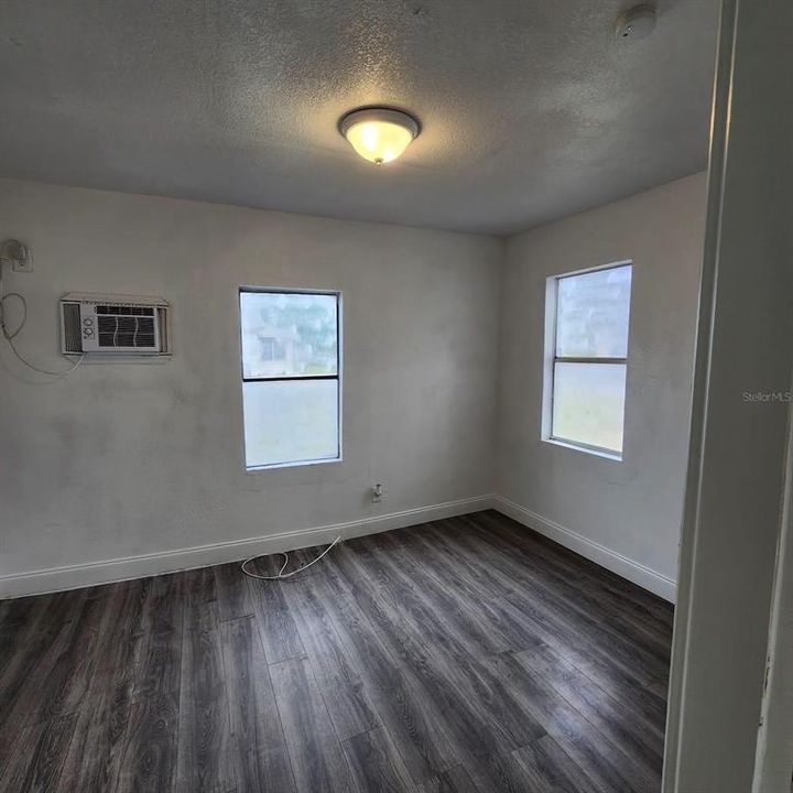 For Sale: $75,000 (2 beds, 1 baths, 710 Square Feet)