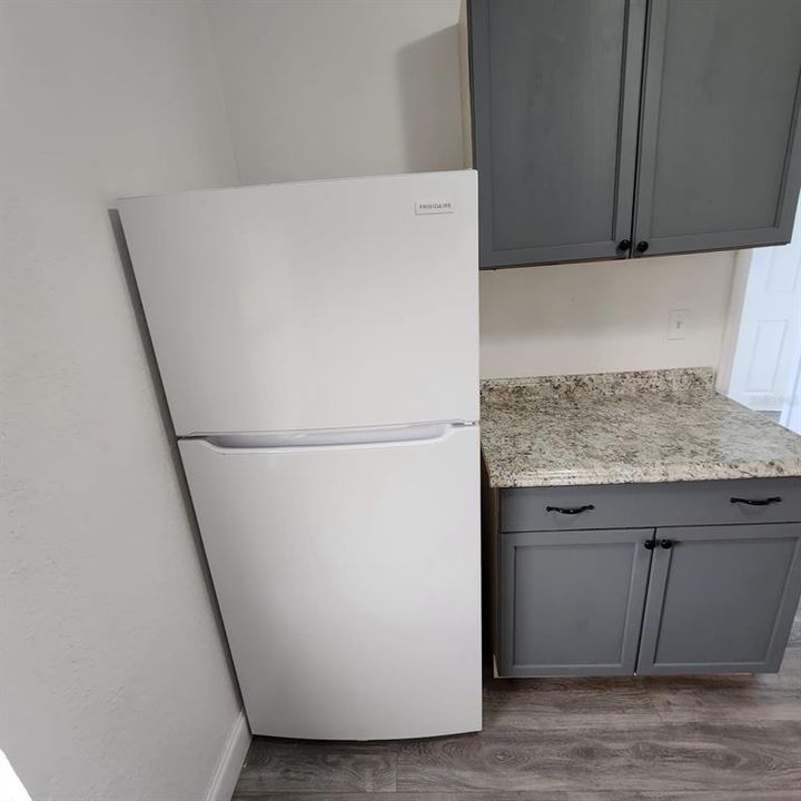 For Sale: $75,000 (2 beds, 1 baths, 710 Square Feet)