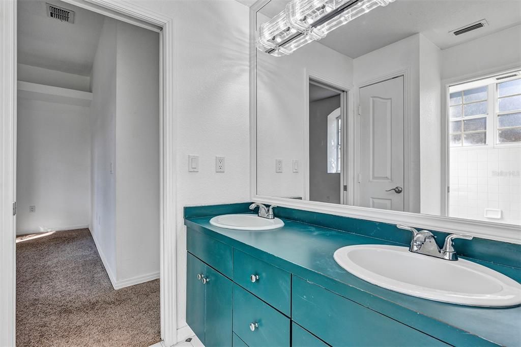 En Venta: $864,900 (4 camas, 3 baños, 3316 Pies cuadrados)