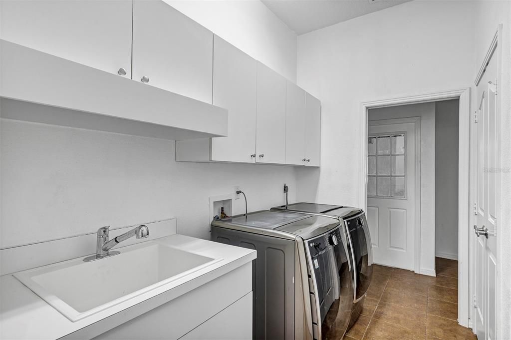 En Venta: $864,900 (4 camas, 3 baños, 3316 Pies cuadrados)