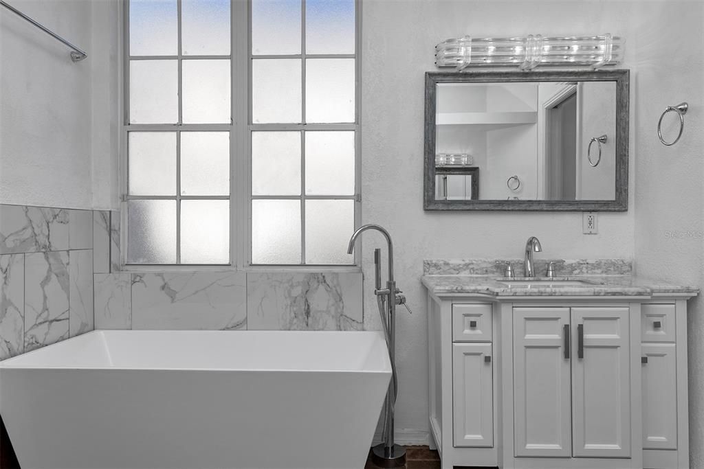 En Venta: $864,900 (4 camas, 3 baños, 3316 Pies cuadrados)