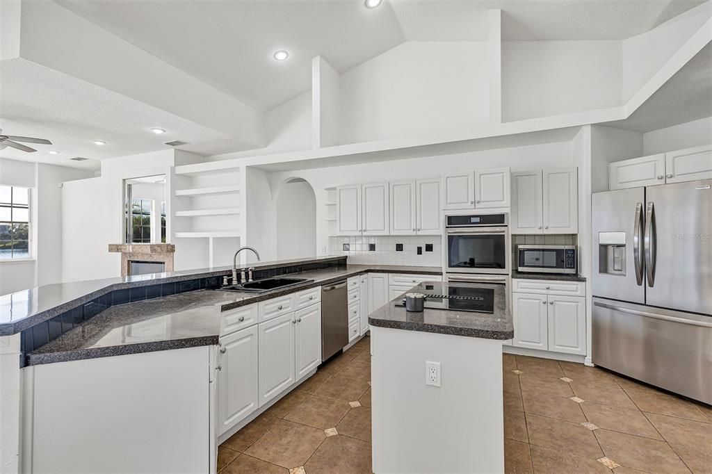 En Venta: $864,900 (4 camas, 3 baños, 3316 Pies cuadrados)