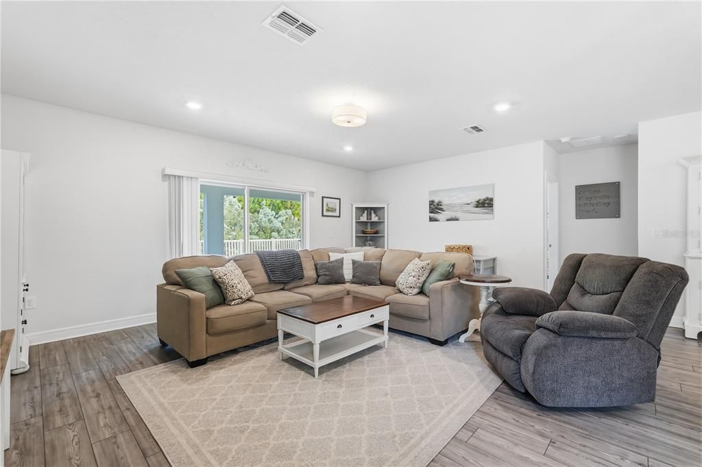 На продажу: $405,000 (4 спален, 2 ванн, 2164 Квадратных фут)